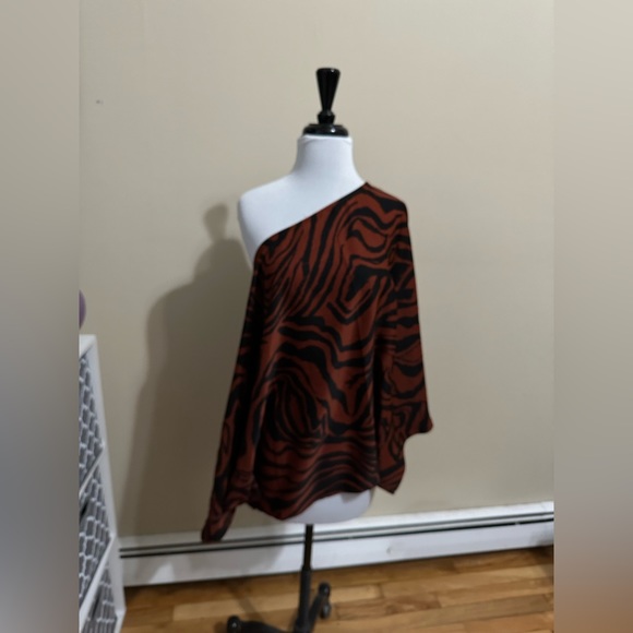 Womens Off The Shoulder / boat neck Batwing Sleeve Blouse - new with tags - Picture 5 of 9